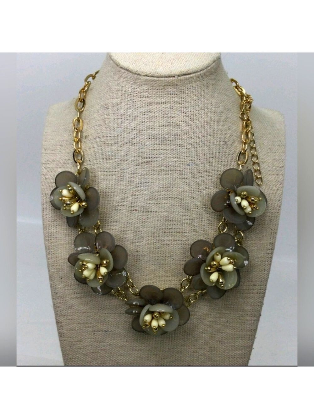 Talbots Goldtone Gray Acrylic Flower Statement Necklace NWT 18"